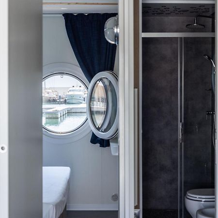 Marina Del Gargano Houseboat Hotell Manfredonia Exteriör bild