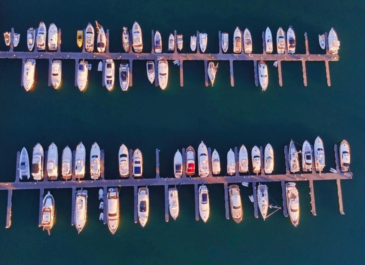 Marina Del Gargano Houseboat Hotell Manfredonia Exteriör bild