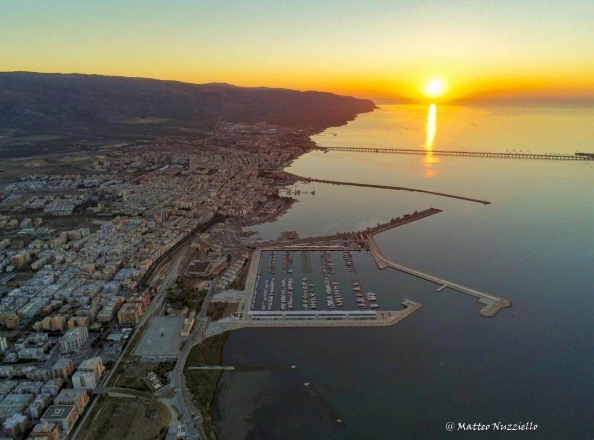 Marina Del Gargano Houseboat Hotell Manfredonia Exteriör bild