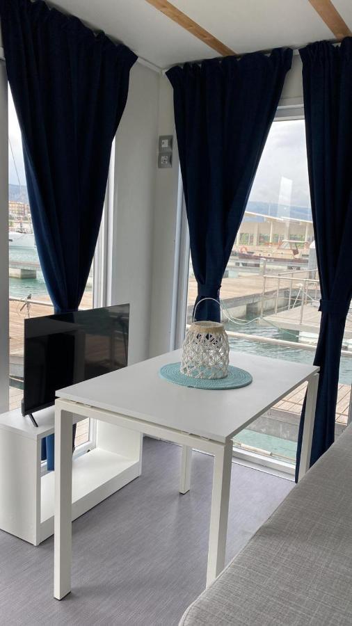 Marina Del Gargano Houseboat Hotell Manfredonia Exteriör bild