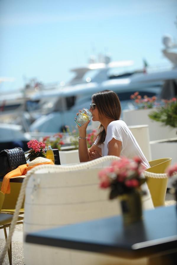 Marina Del Gargano Houseboat Hotell Manfredonia Exteriör bild