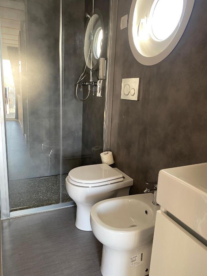 Marina Del Gargano Houseboat Hotell Manfredonia Exteriör bild