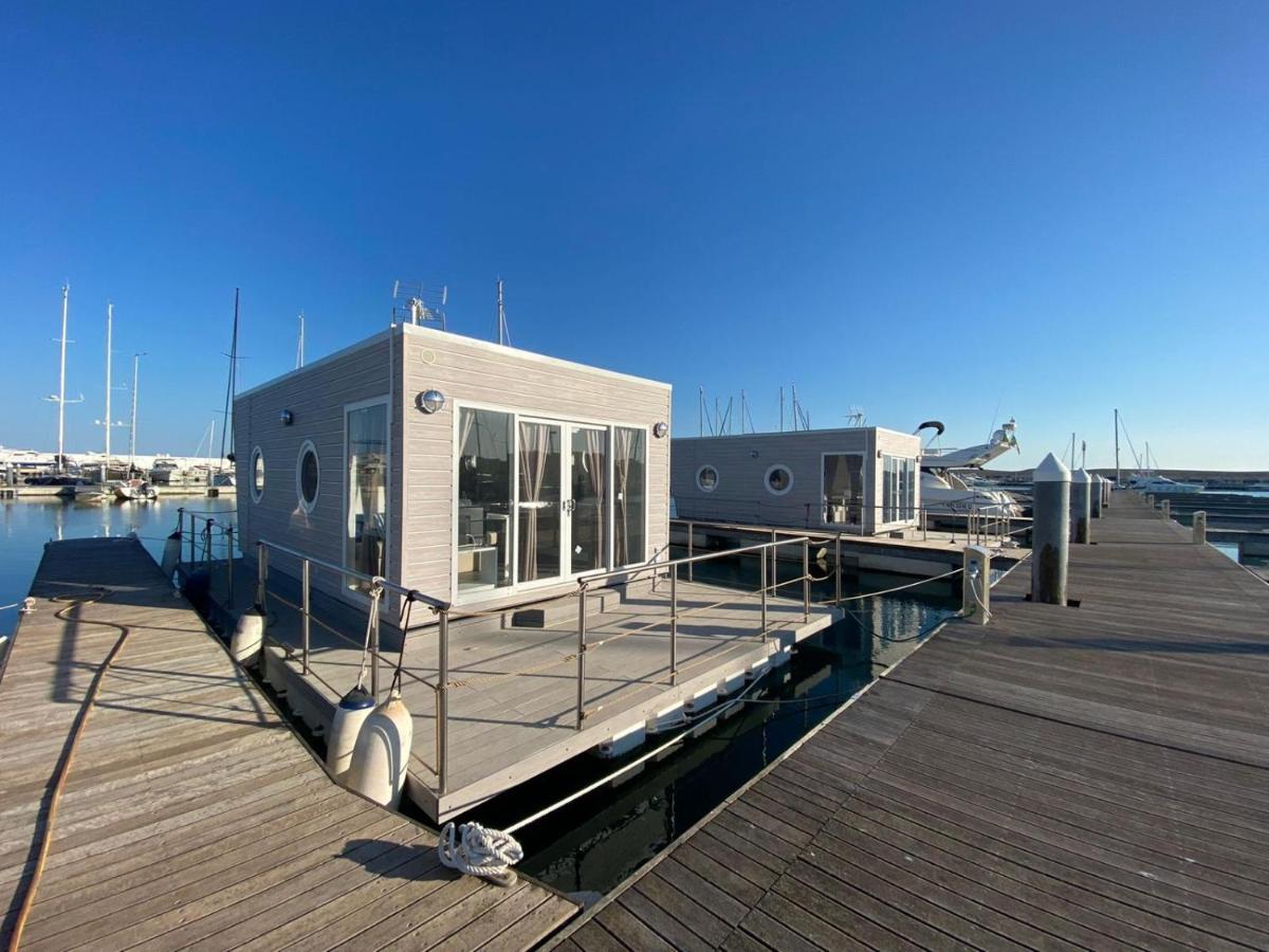 Marina Del Gargano Houseboat Hotell Manfredonia Exteriör bild