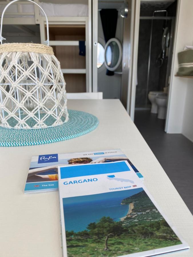 Marina Del Gargano Houseboat Hotell Manfredonia Exteriör bild