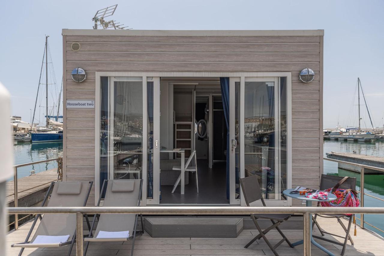 Marina Del Gargano Houseboat Hotell Manfredonia Exteriör bild