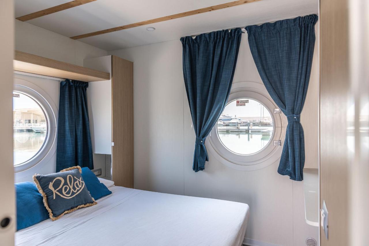 Marina Del Gargano Houseboat Hotell Manfredonia Exteriör bild