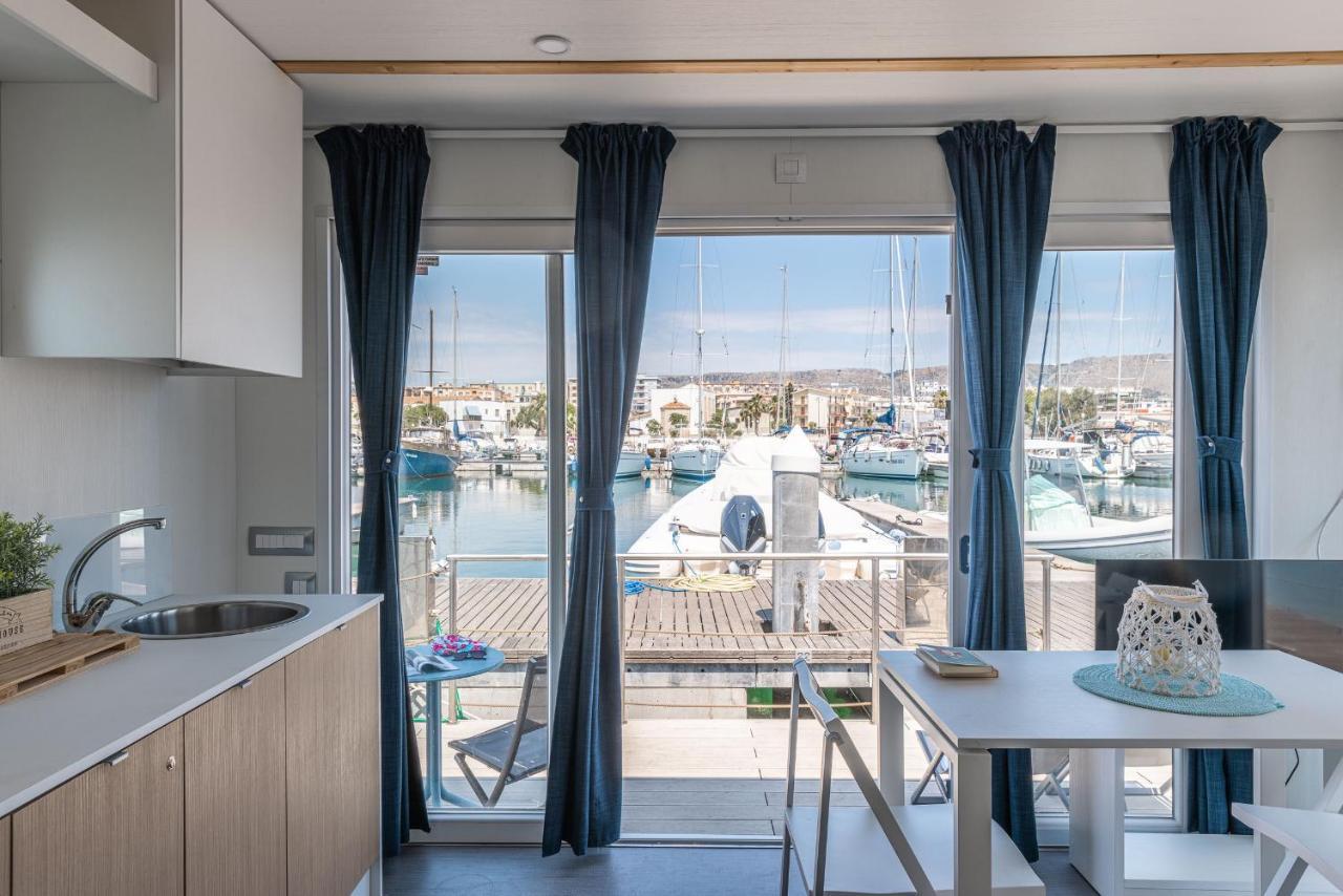 Marina Del Gargano Houseboat Hotell Manfredonia Exteriör bild