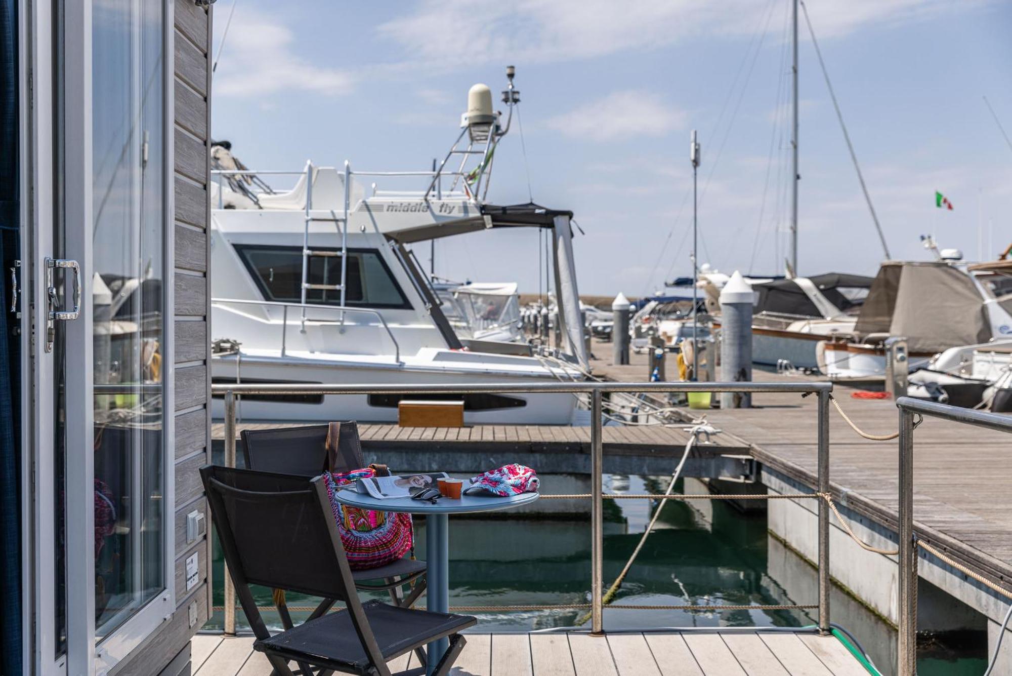 Marina Del Gargano Houseboat Hotell Manfredonia Exteriör bild