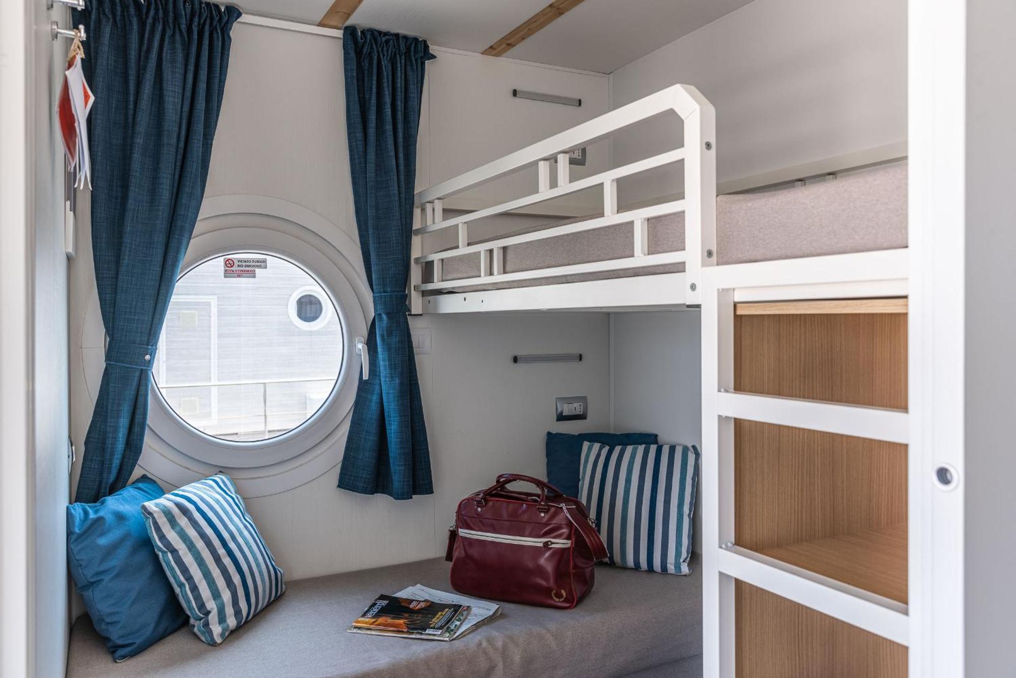 Marina Del Gargano Houseboat Hotell Manfredonia Exteriör bild