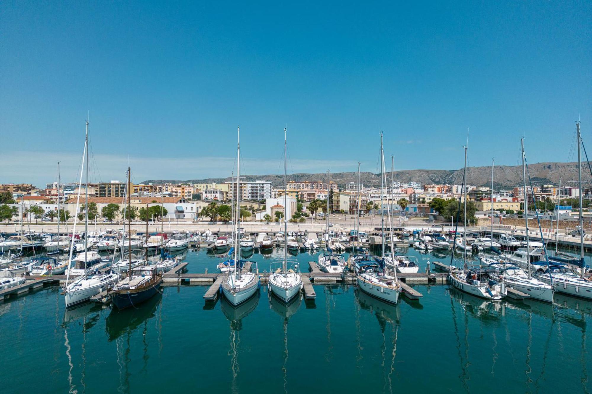 Marina Del Gargano Houseboat Hotell Manfredonia Exteriör bild