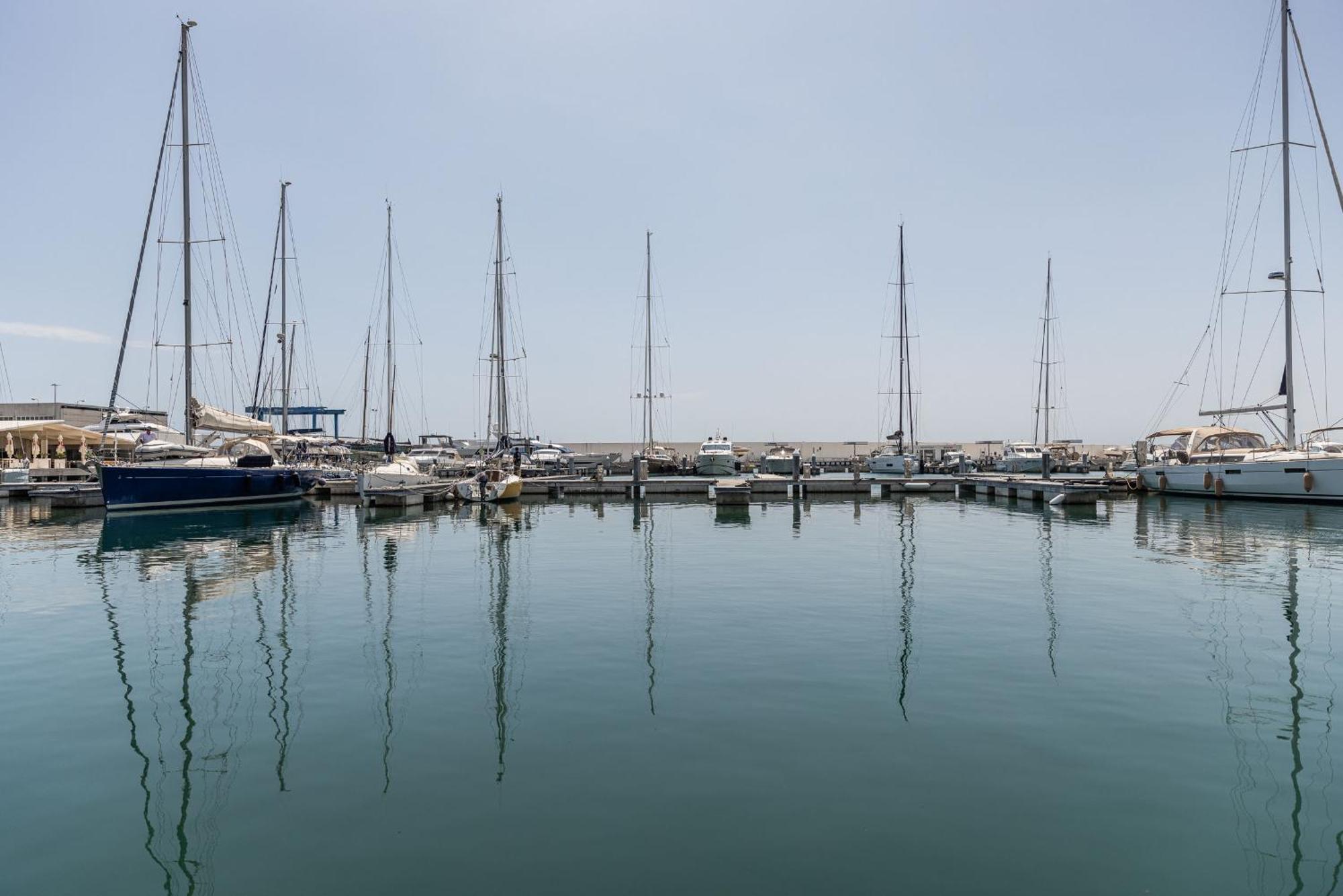 Marina Del Gargano Houseboat Hotell Manfredonia Exteriör bild
