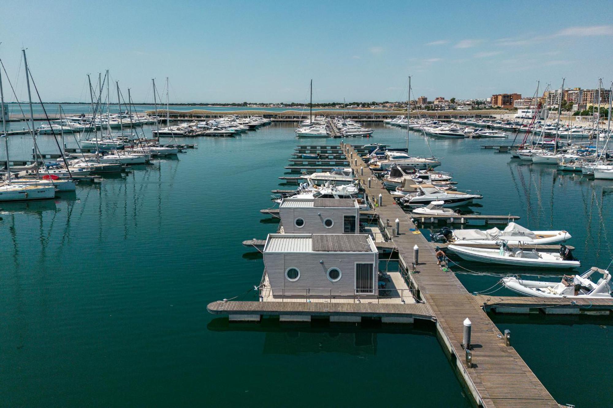 Marina Del Gargano Houseboat Hotell Manfredonia Exteriör bild