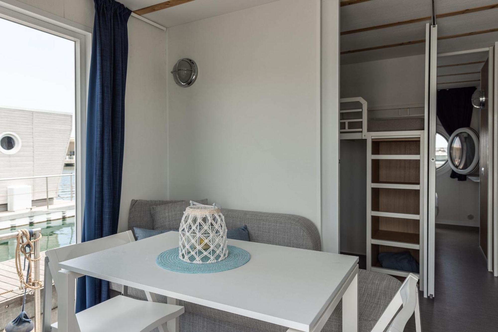 Marina Del Gargano Houseboat Hotell Manfredonia Exteriör bild