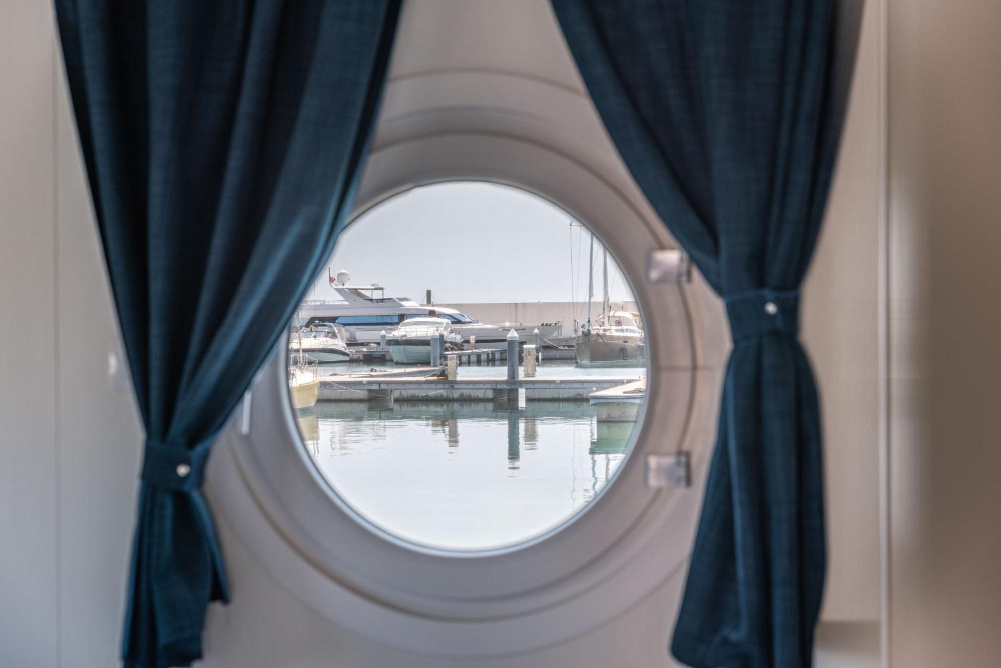 Marina Del Gargano Houseboat Hotell Manfredonia Exteriör bild