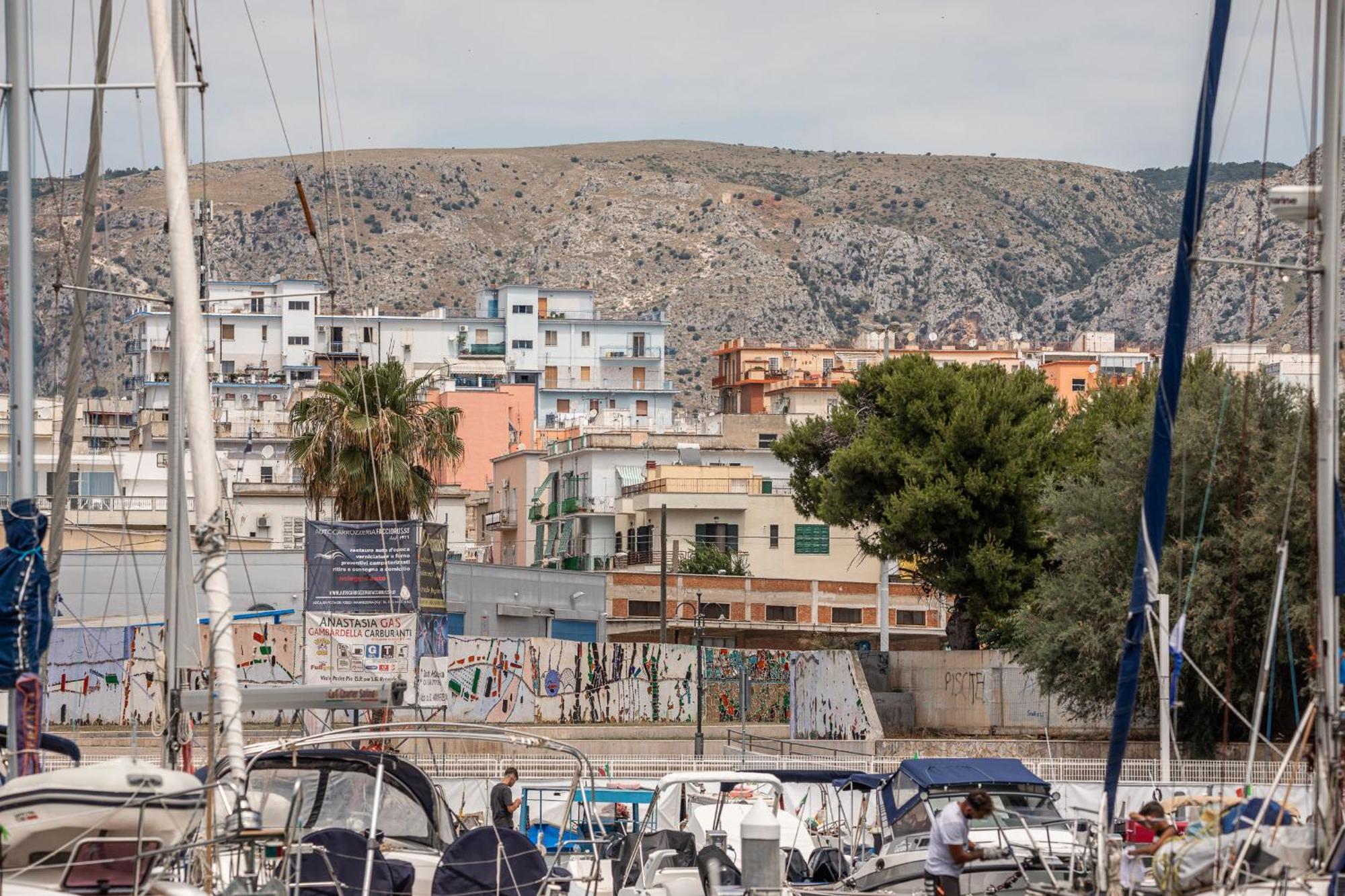 Marina Del Gargano Houseboat Hotell Manfredonia Exteriör bild